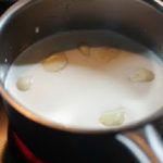 a-tejben-aztatott-fokhagyma-segit-lekuzdeni-a-kovetkezo-betegsegeket