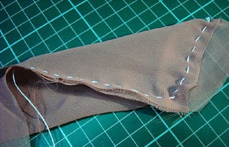 vagott-egy-darabot-egy-regi-bluzbol-es-elkeszitette-a-vilag-legkaprazatosabb-kiegeszitojet3