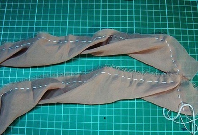 vagott-egy-darabot-egy-regi-bluzbol-es-elkeszitette-a-vilag-legkaprazatosabb-kiegeszitojet4