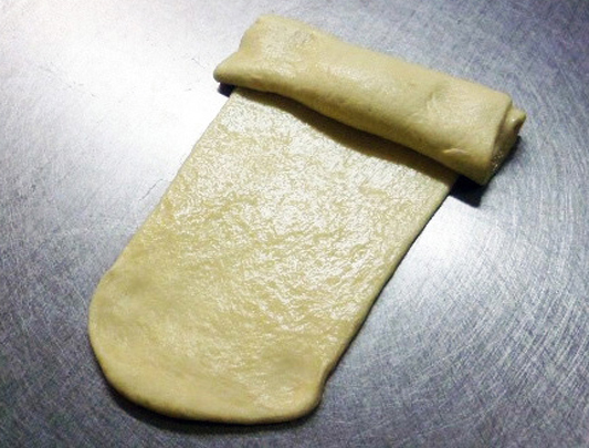 szohoz-sem-jutsz-mikor-meglatod-hogyan-keszulnek-ezek-a-gyonyoru-sutemenyek00017